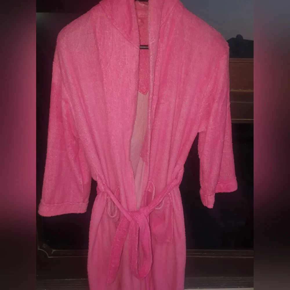 Beautiful Pink Color Bath Robe Full Size. With belt - Picture 3 of 4